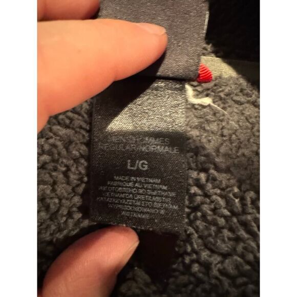 The North Face Men’s Large Gray Jacket – Durable & Versatile Outerwear - Picture 4 of 8